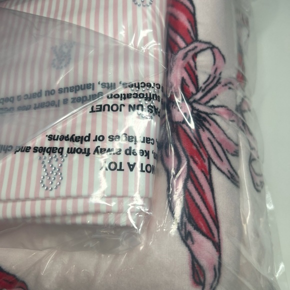 New Victoria's Secret BLACK FRIDAY Pink Shine Tote Bag & Candy Cane Blanket 2025 - Picture 13 of 15